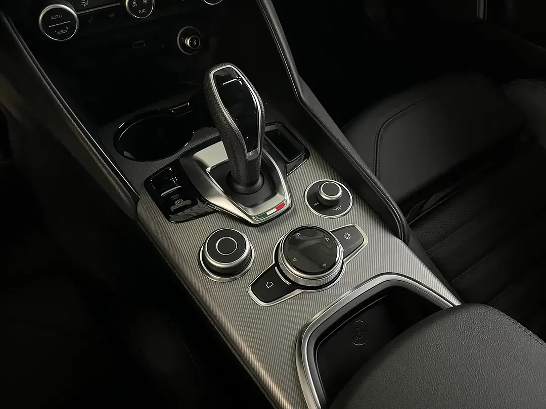 Alfa Romeo Giulia 2.0 Turbo Veloce - Thumbnail 11