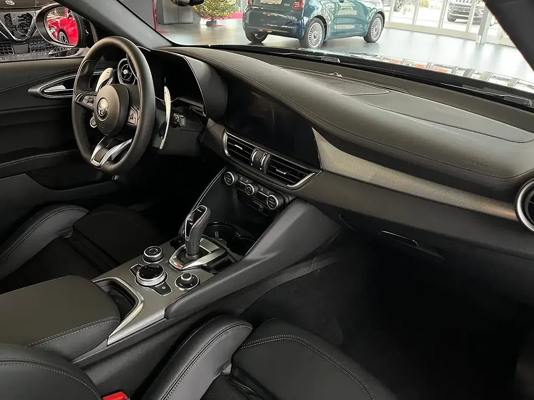 Alfa Romeo Giulia 2.0 Turbo Veloce - Thumbnail 6