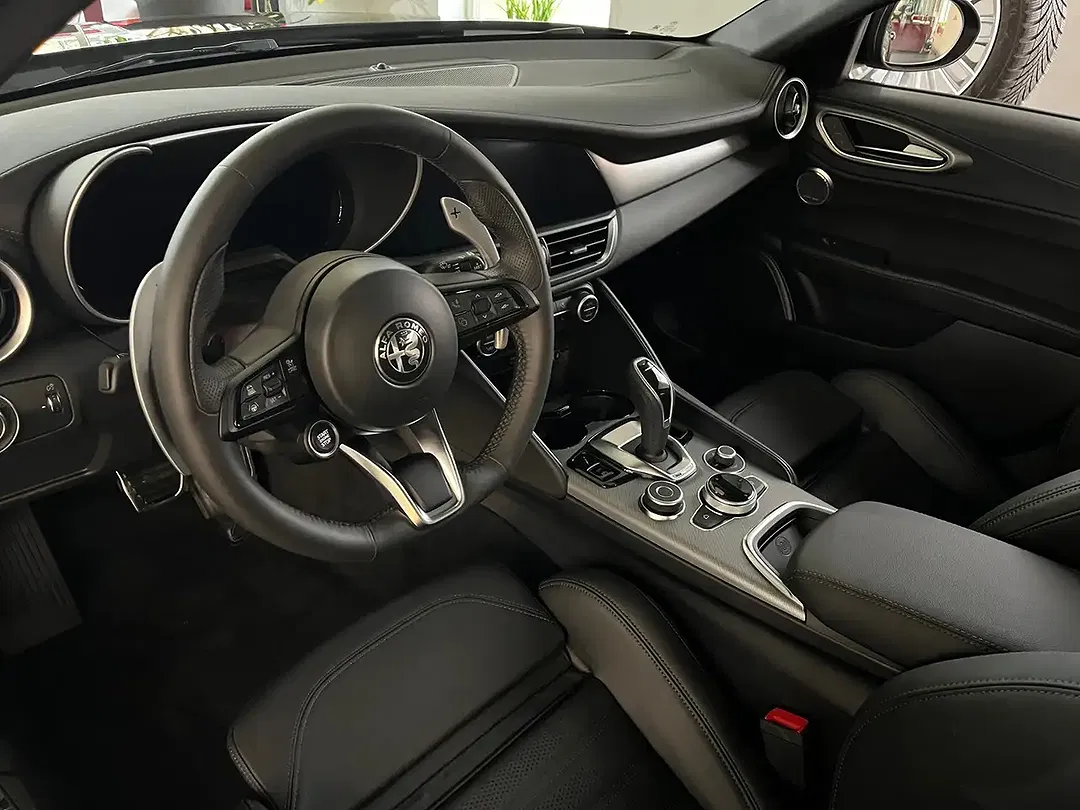 Alfa Romeo Giulia 2.0 Turbo Veloce - Thumbnail 8