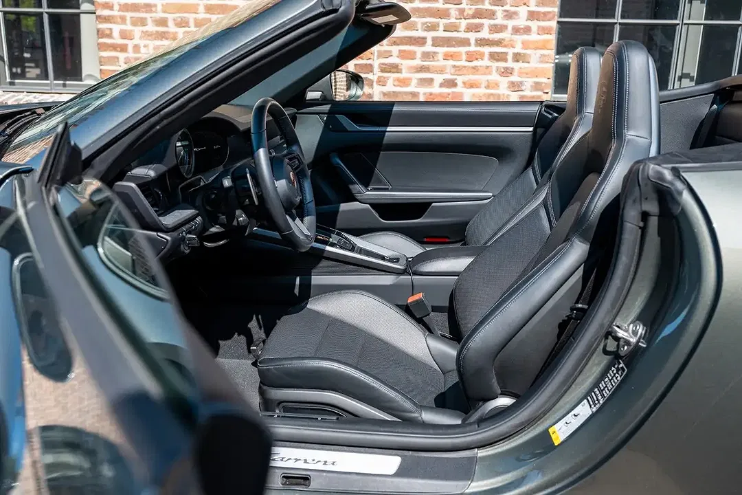 Porsche 991 Sport Chrono Cabriolet - Thumbnail 8