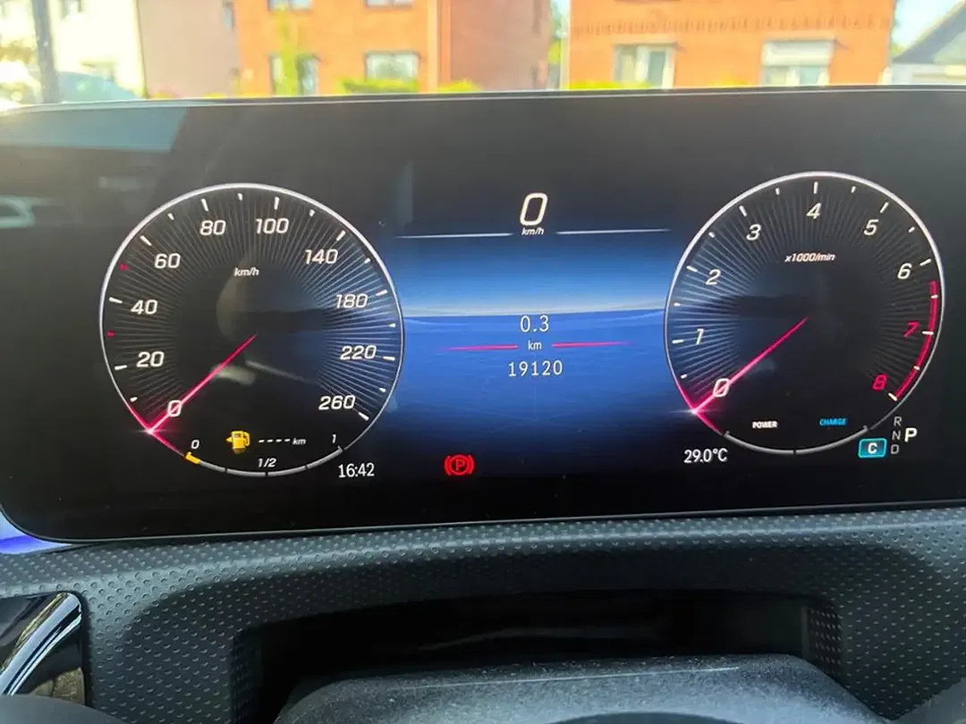 Mercedes-Benz A 200 AMG MBUX Night - Thumbnail 7