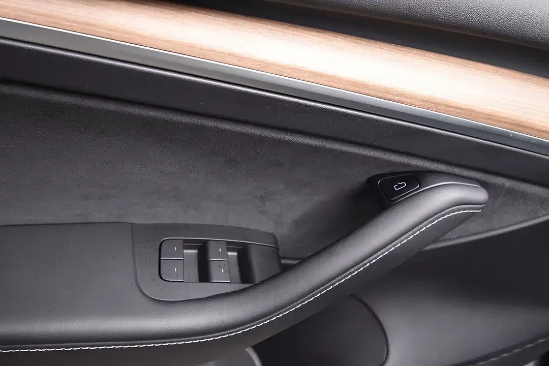 Tesla Model 3 RWD Standard Range - Thumbnail 14