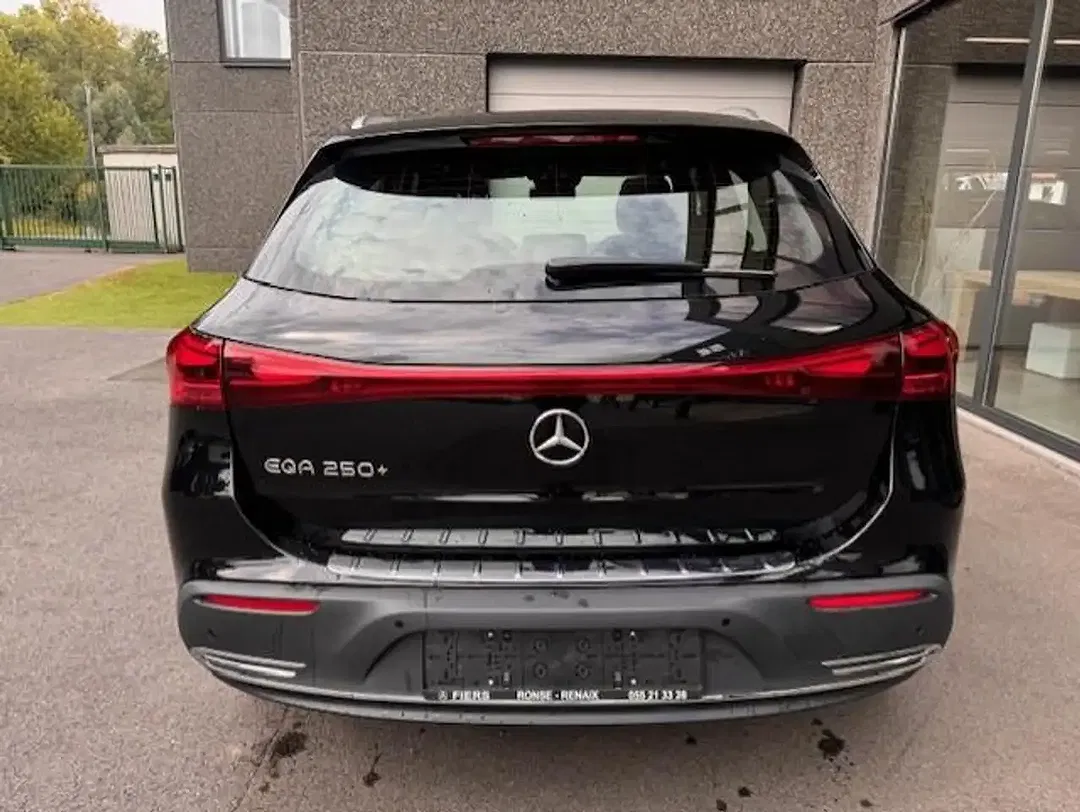 Mercedes-Benz EQA 250 - Thumbnail 8