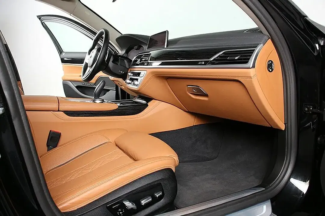 BMW 740 - Thumbnail 3