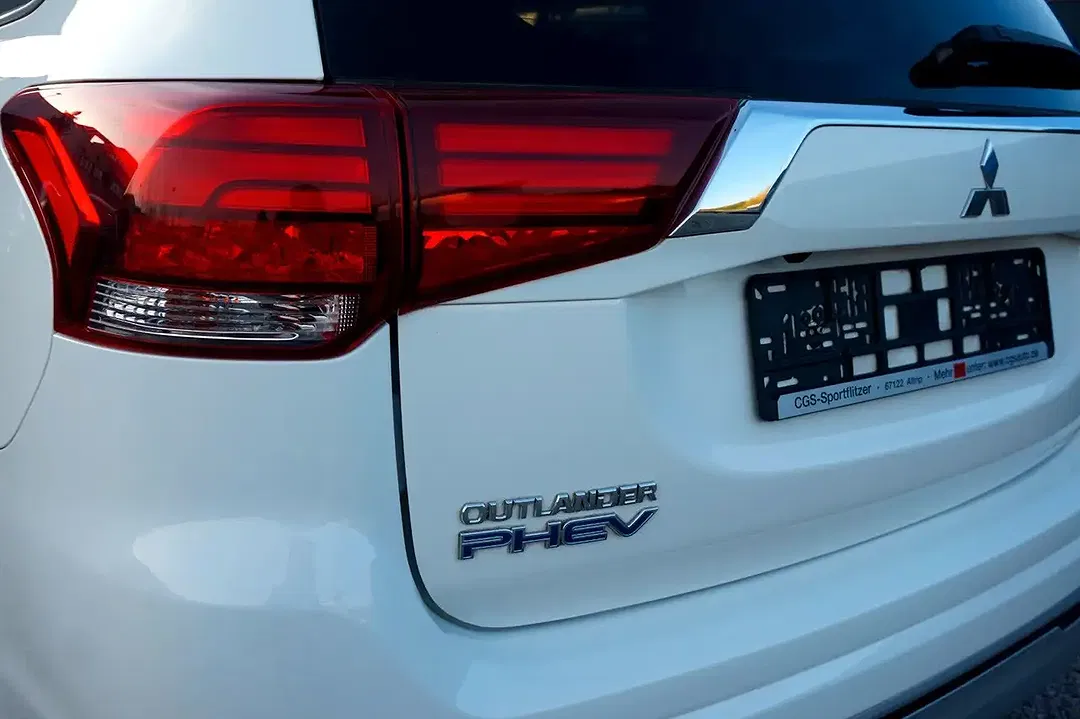 Mitsubishi Outlander 2.4 PHEV 4WD - Thumbnail 10