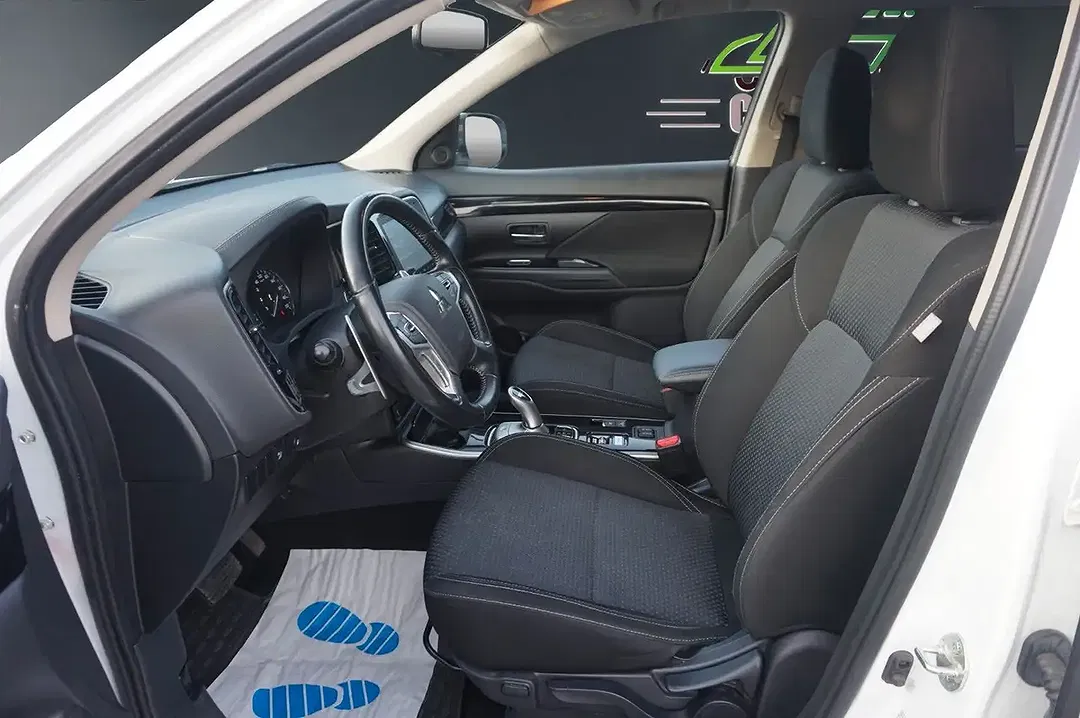 Mitsubishi Outlander 2.4 PHEV 4WD - Thumbnail 12