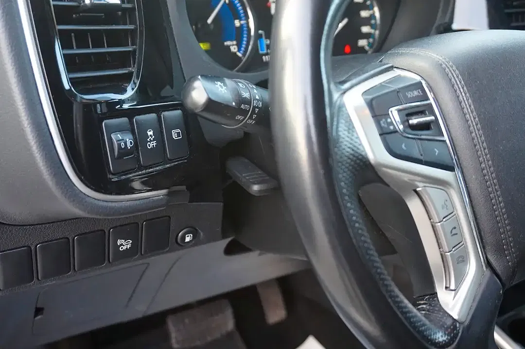Mitsubishi Outlander 2.4 PHEV 4WD - Thumbnail 13