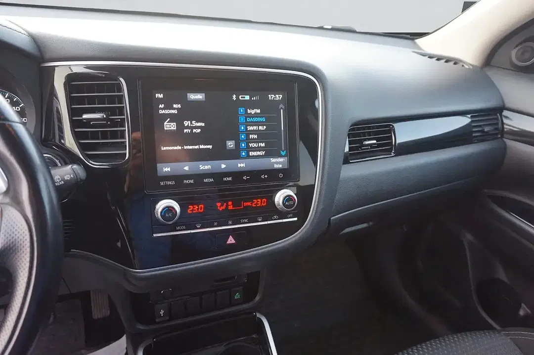 Mitsubishi Outlander 2.4 PHEV 4WD - Thumbnail 14
