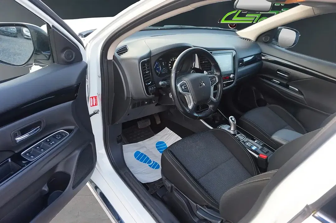 Mitsubishi Outlander 2.4 PHEV 4WD - Thumbnail 4