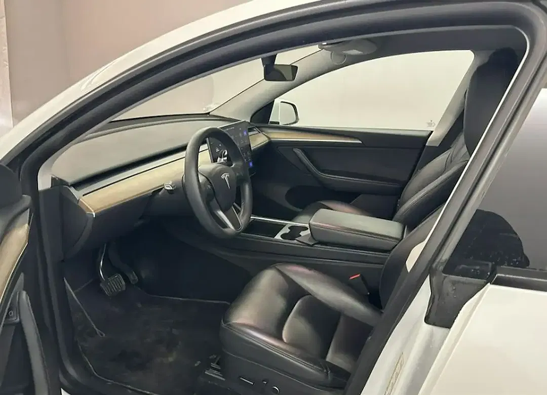 Tesla Model Y AWD Dual Motor Long Range - Thumbnail 5