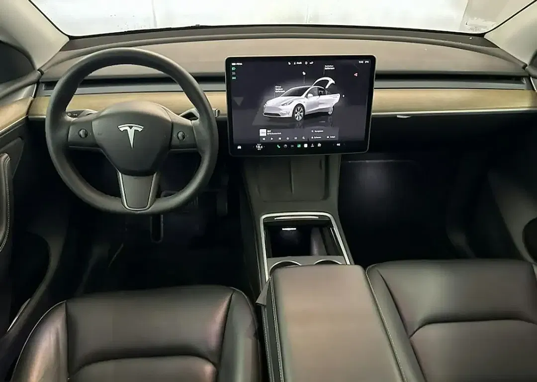 Tesla Model Y AWD Dual Motor Long Range - Thumbnail 7