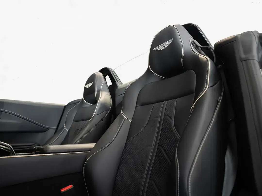 Aston Martin Vantage Roadster - Thumbnail 12