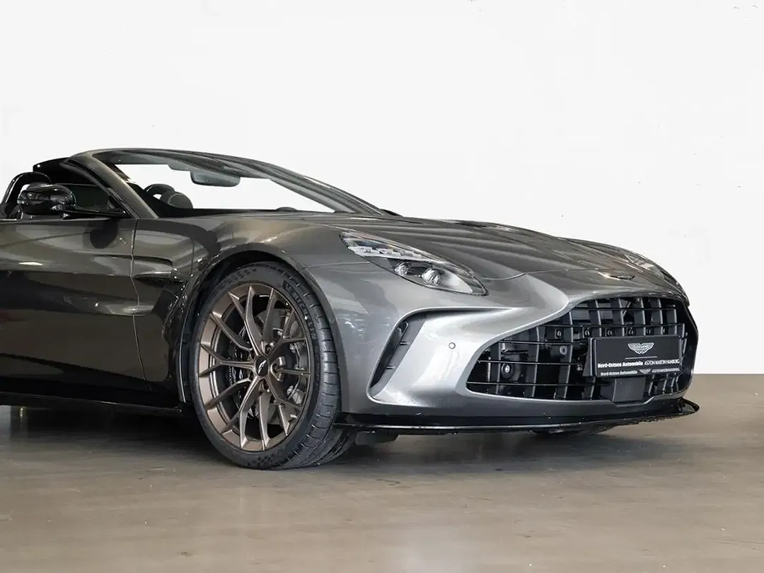 Aston Martin Vantage Roadster - Thumbnail 13