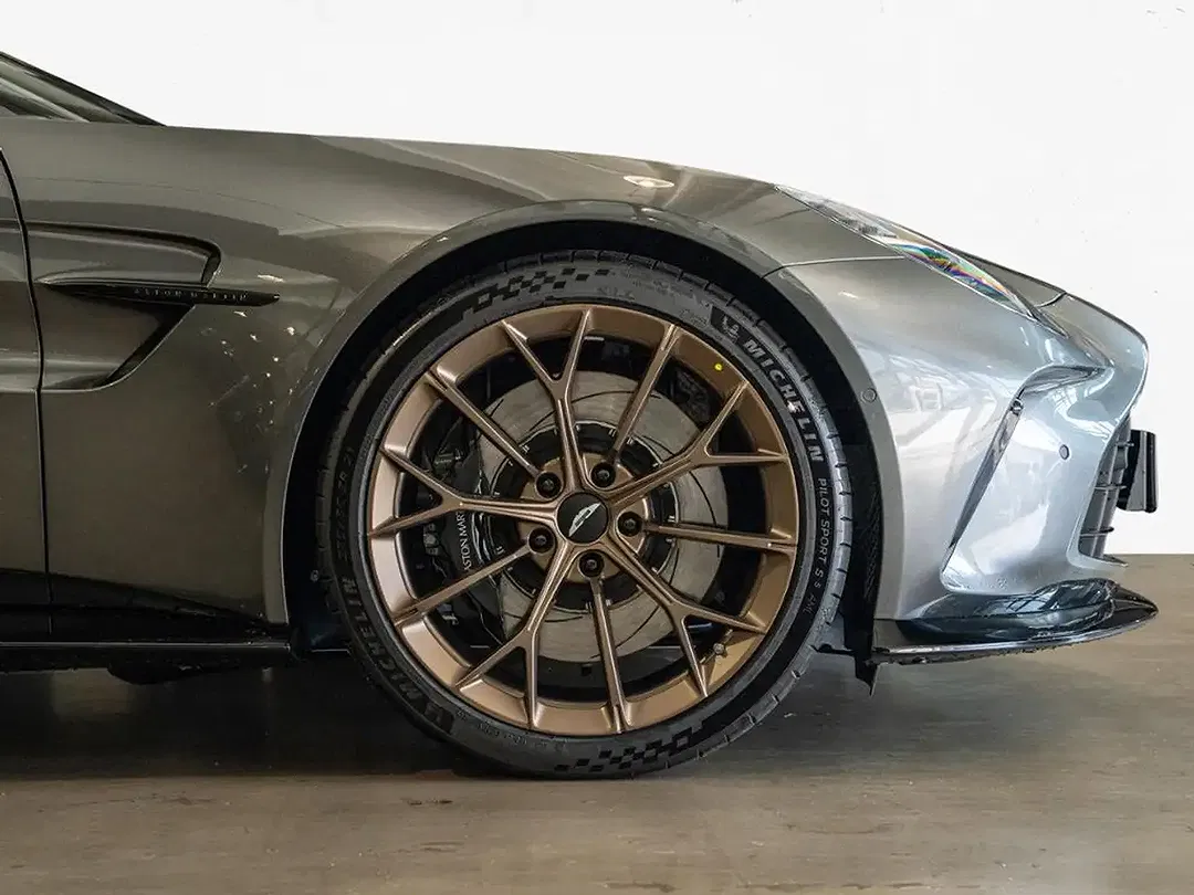 Aston Martin Vantage Roadster - Thumbnail 4