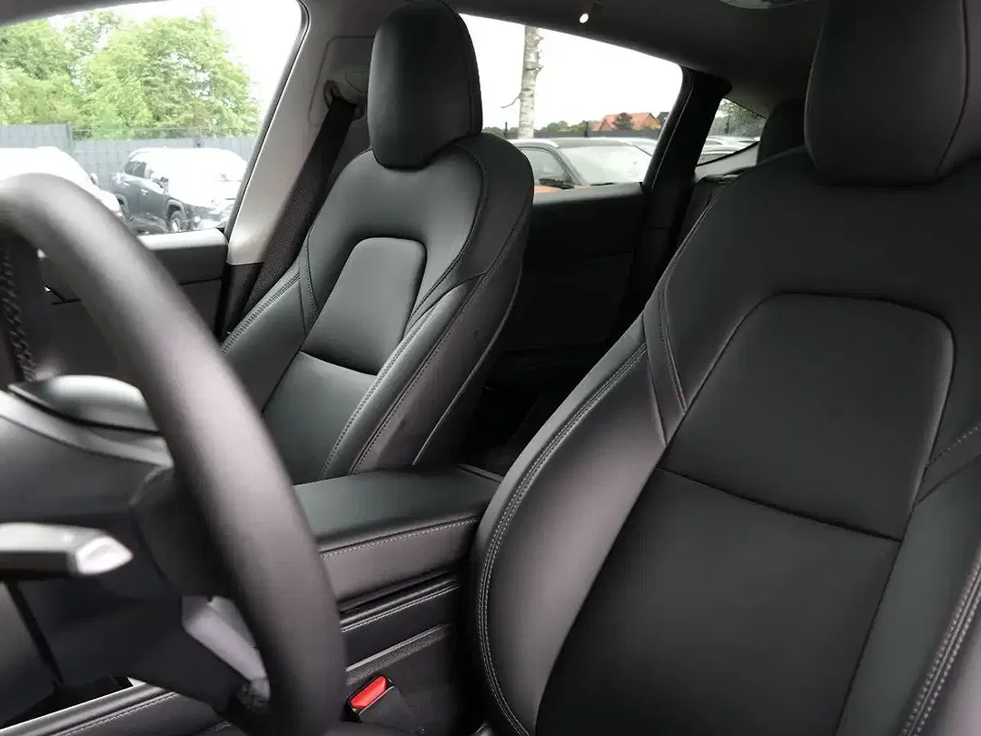 Tesla Model Y AWD Dual Motor Performance - Thumbnail 10