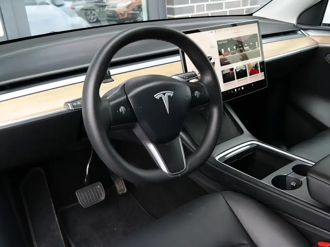 Tesla Model Y AWD Dual Motor Performance - Thumbnail 11