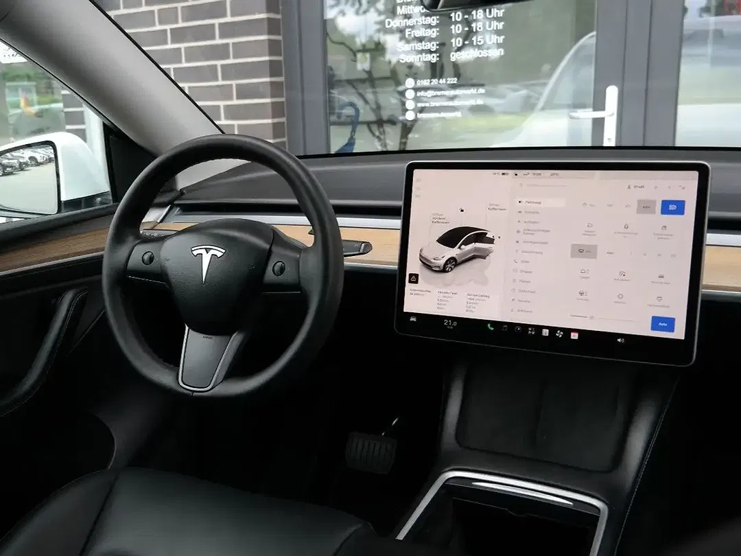 Tesla Model Y AWD Dual Motor Performance - Thumbnail 13