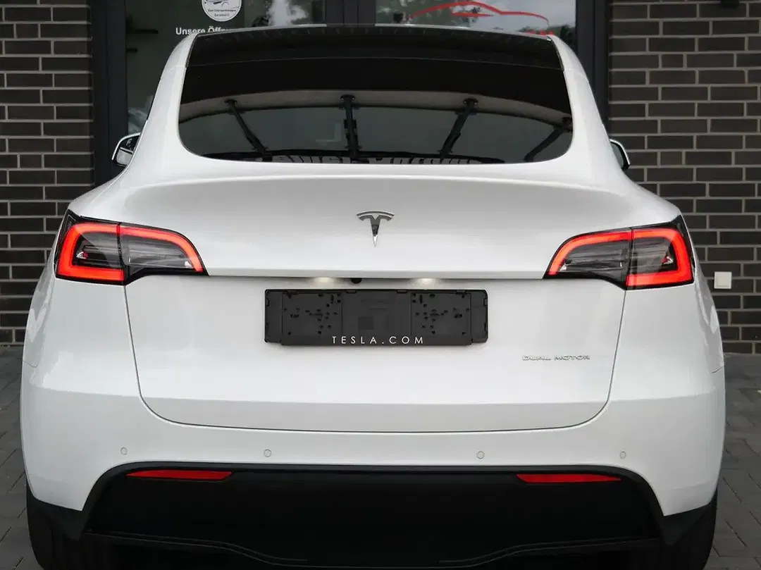 Tesla Model Y AWD Dual Motor Performance - Thumbnail 6