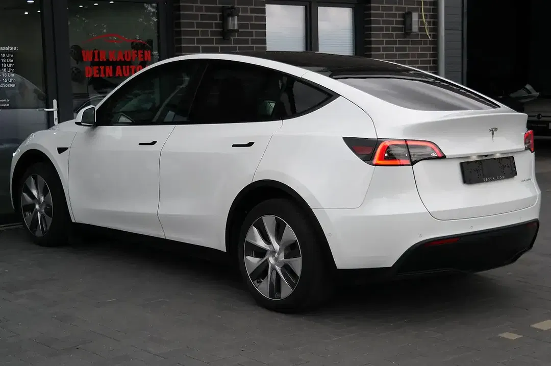 Tesla Model Y AWD Dual Motor Performance - Thumbnail 7