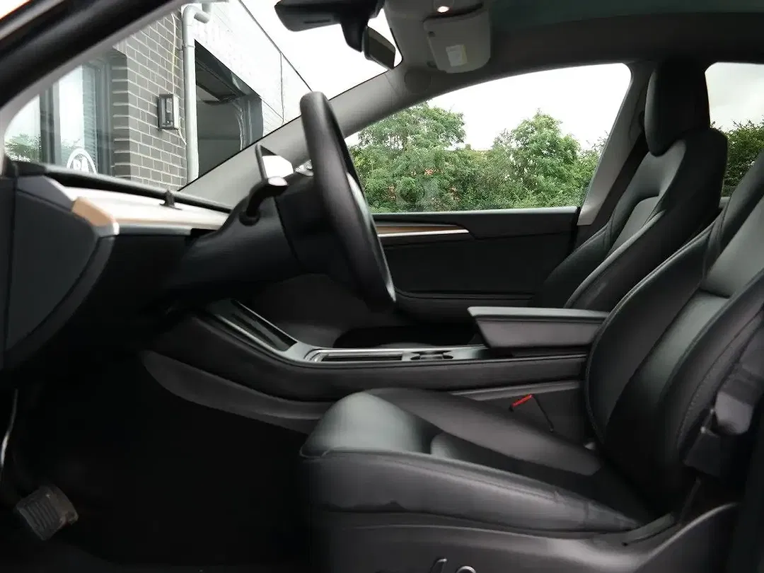 Tesla Model Y AWD Dual Motor Performance - Thumbnail 9