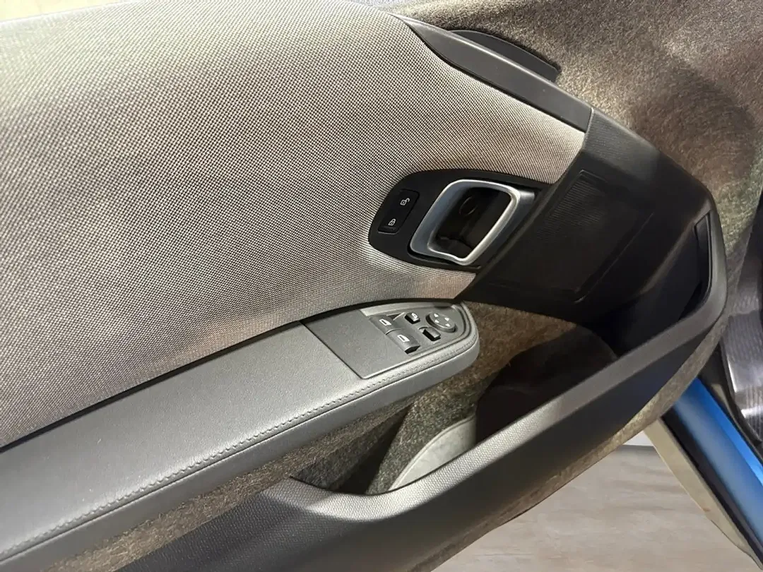BMW i3 - Thumbnail 10