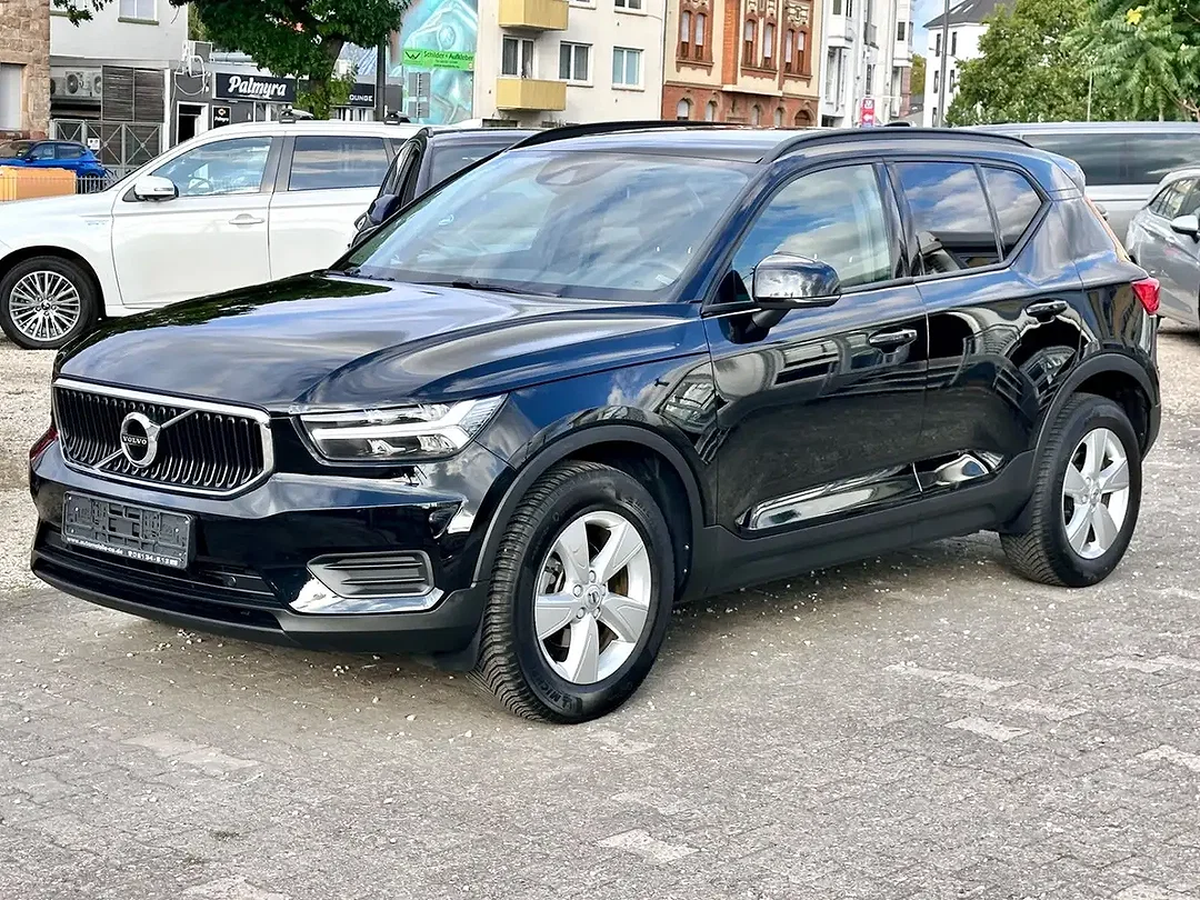 Volvo XC40 Momentum Core - Afbeelding 1
