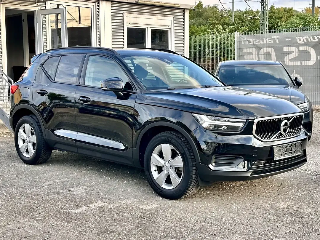 Volvo XC40 Momentum Core - Thumbnail 3