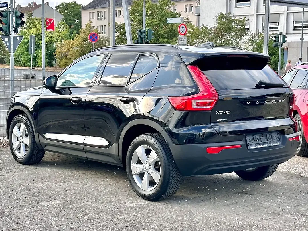 Volvo XC40 Momentum Core - Thumbnail 5