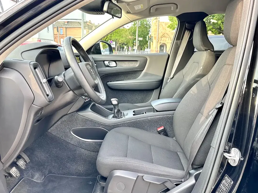 Volvo XC40 Momentum Core - Thumbnail 9