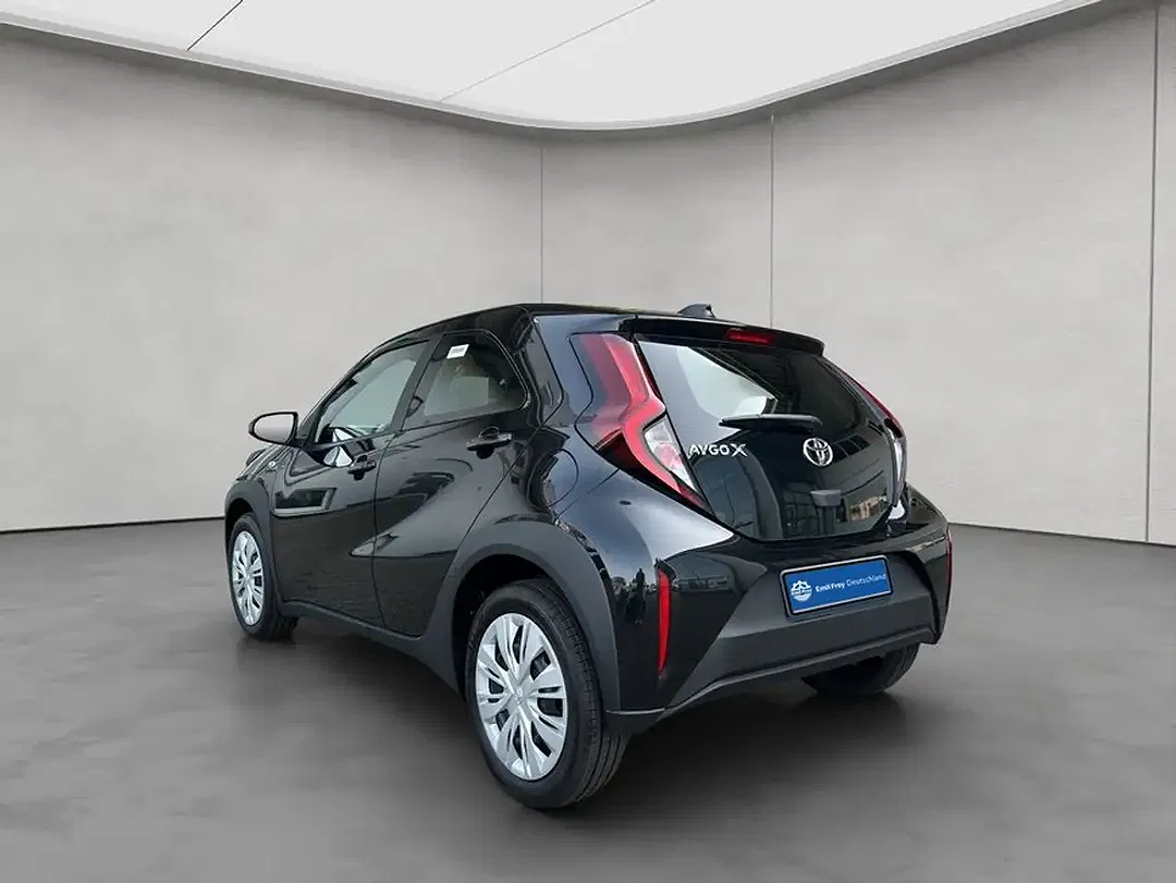 Toyota Aygo X Business Edition - Thumbnail 3