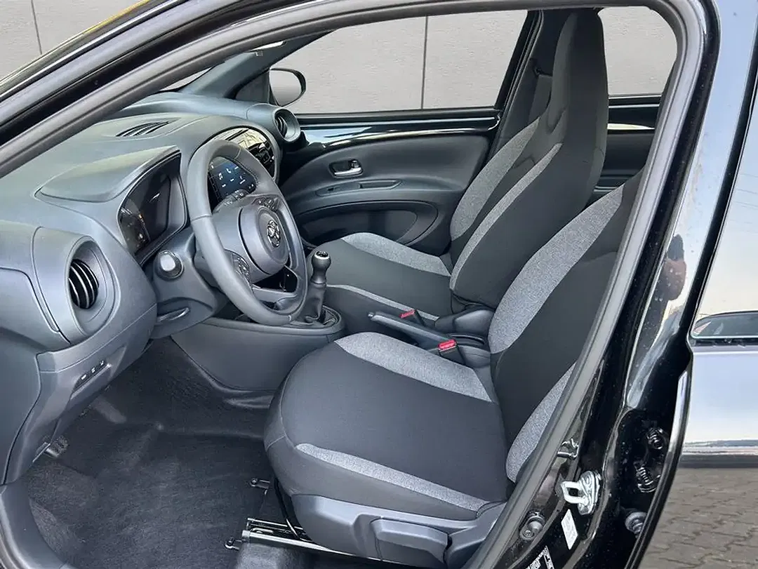 Toyota Aygo X Business Edition - Thumbnail 9