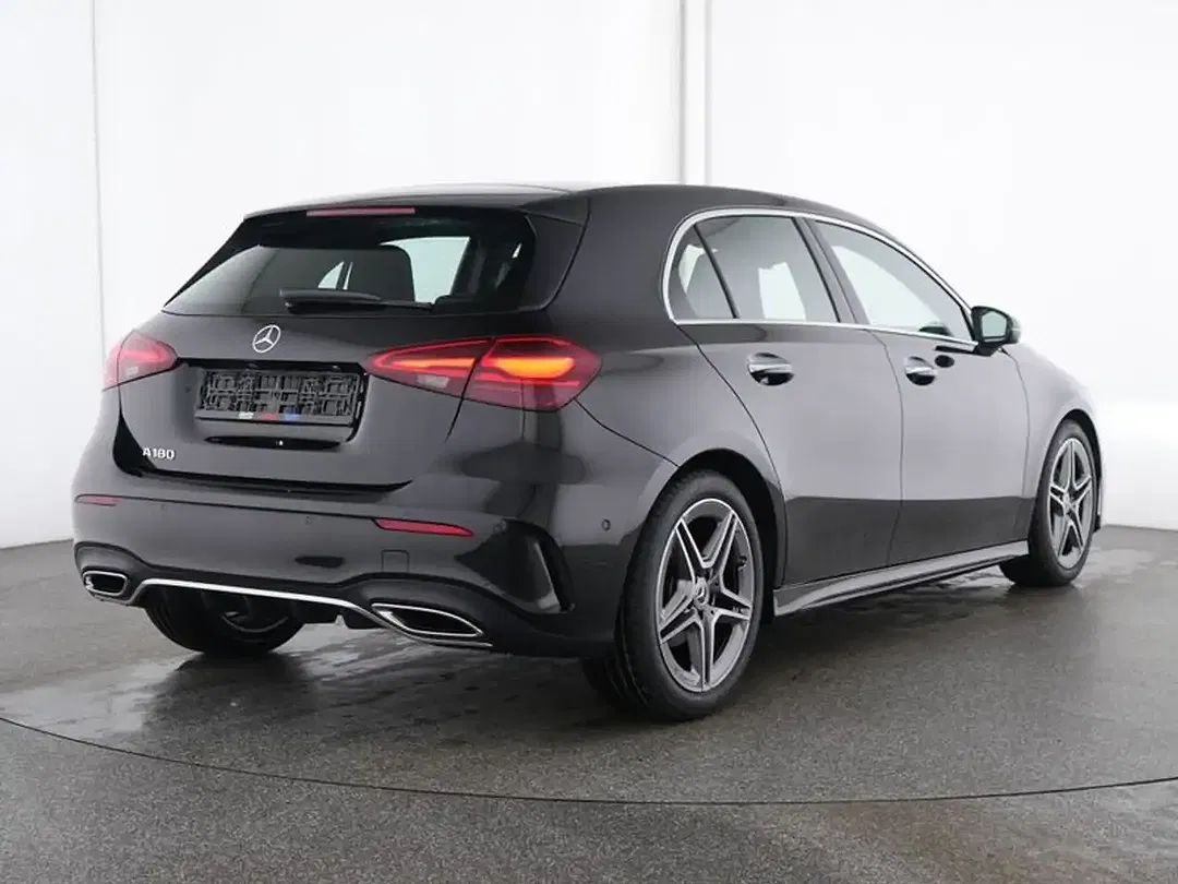 Mercedes-Benz A 180 AMG Line - Thumbnail 2