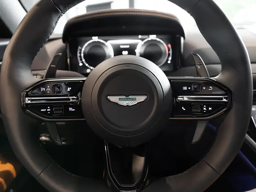 Aston Martin DB12 Coupe - Thumbnail 10
