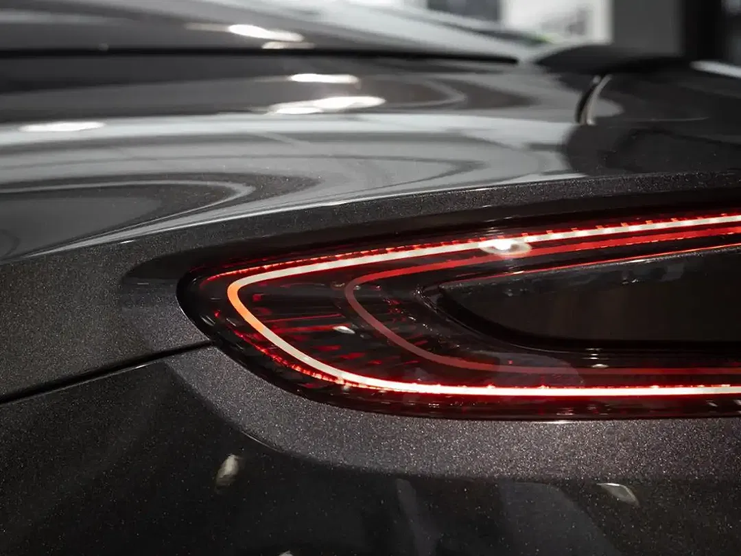 Aston Martin DB12 Coupe - foto 15