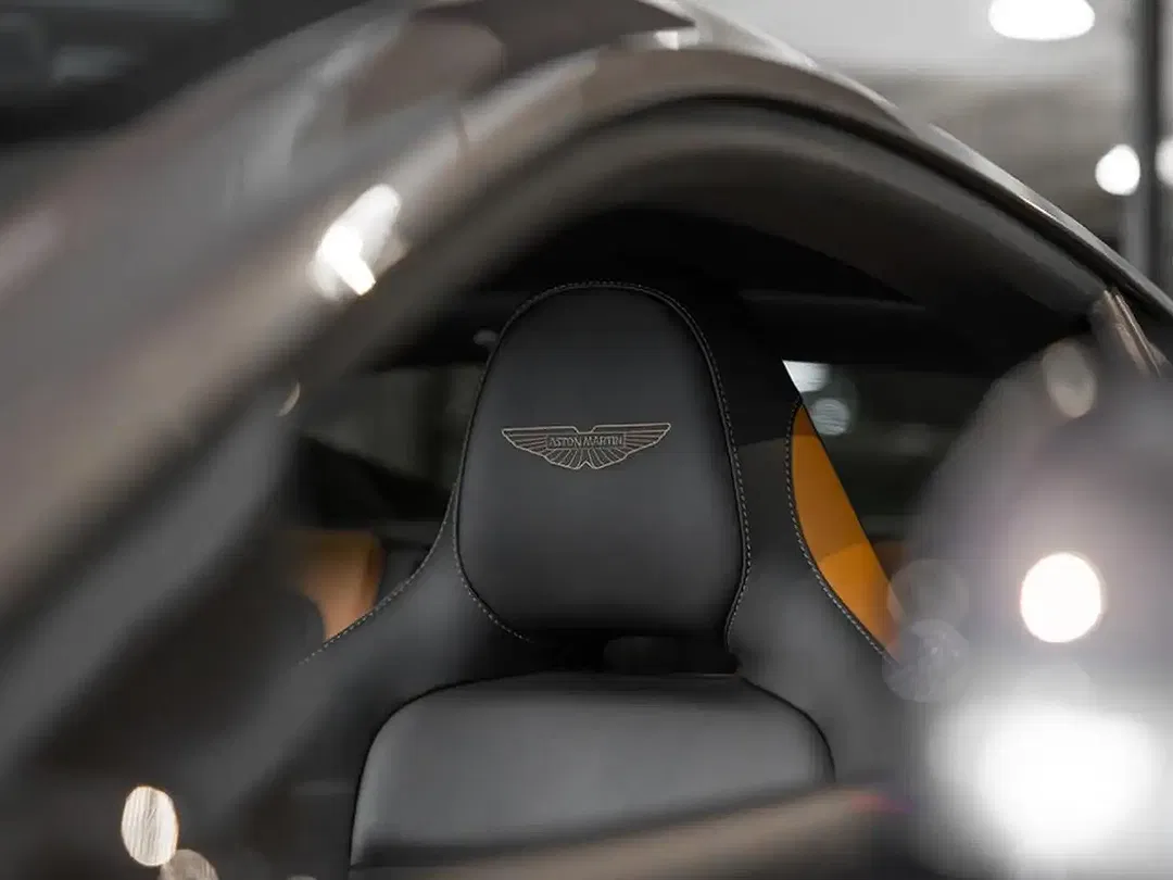 Aston Martin DB12 Coupe - Thumbnail 4
