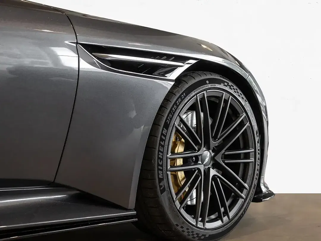 Aston Martin DB12 Coupe - Thumbnail 8