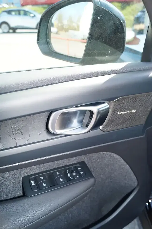 Volvo EX40 AUT AWD Plus Black Edition - Thumbnail 8