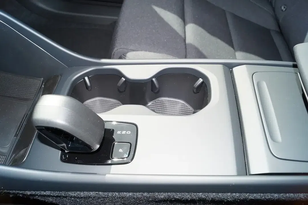 Volvo EX40 AUT AWD Plus Black Edition - Thumbnail 9