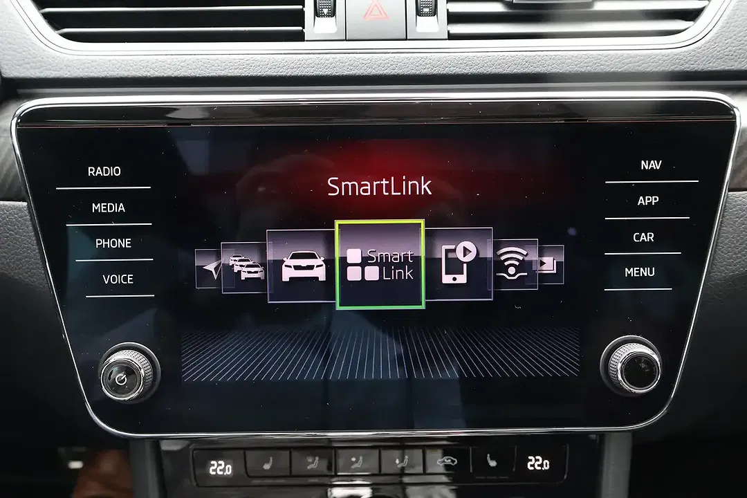 Skoda Superb 2.0 Combi Sportline - Thumbnail 14