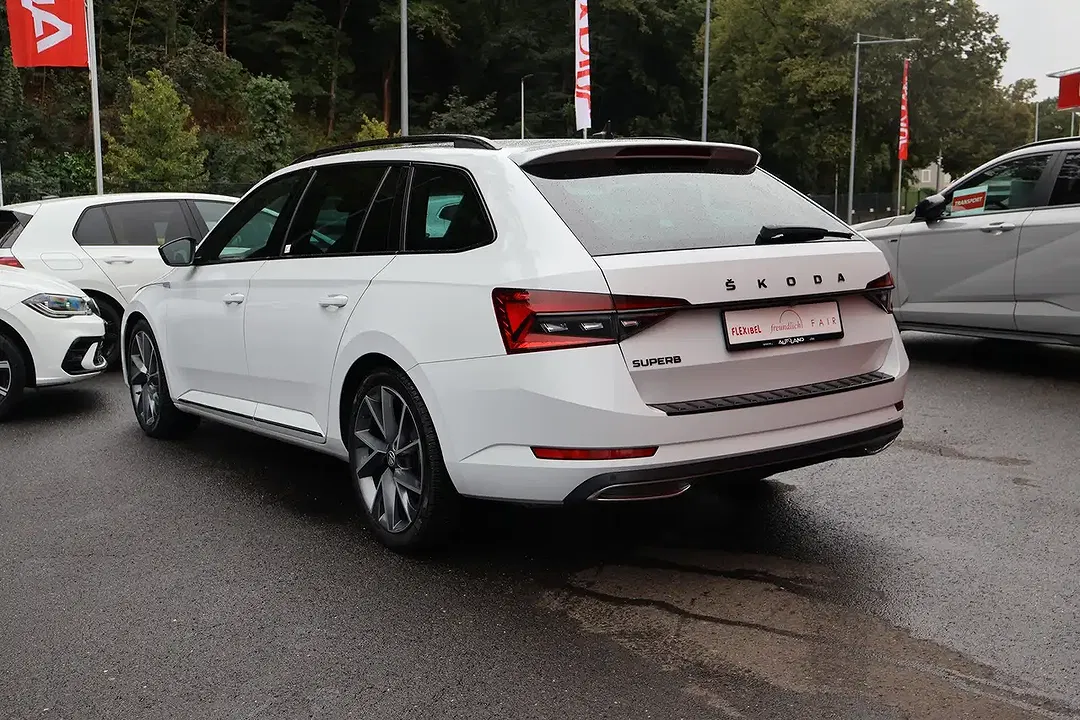 Skoda Superb 2.0 Combi Sportline - Thumbnail 1