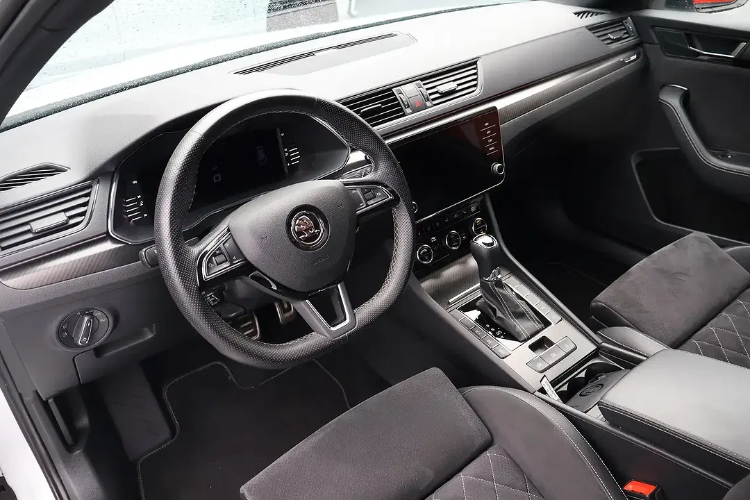 Skoda Superb 2.0 Combi Sportline - Thumbnail 6