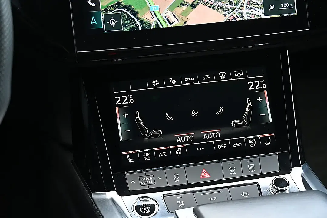 Audi Q8 e-tron 55 quattro S line - Thumbnail 13