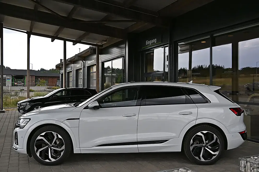 Audi Q8 e-tron 55 quattro S line - foto 2