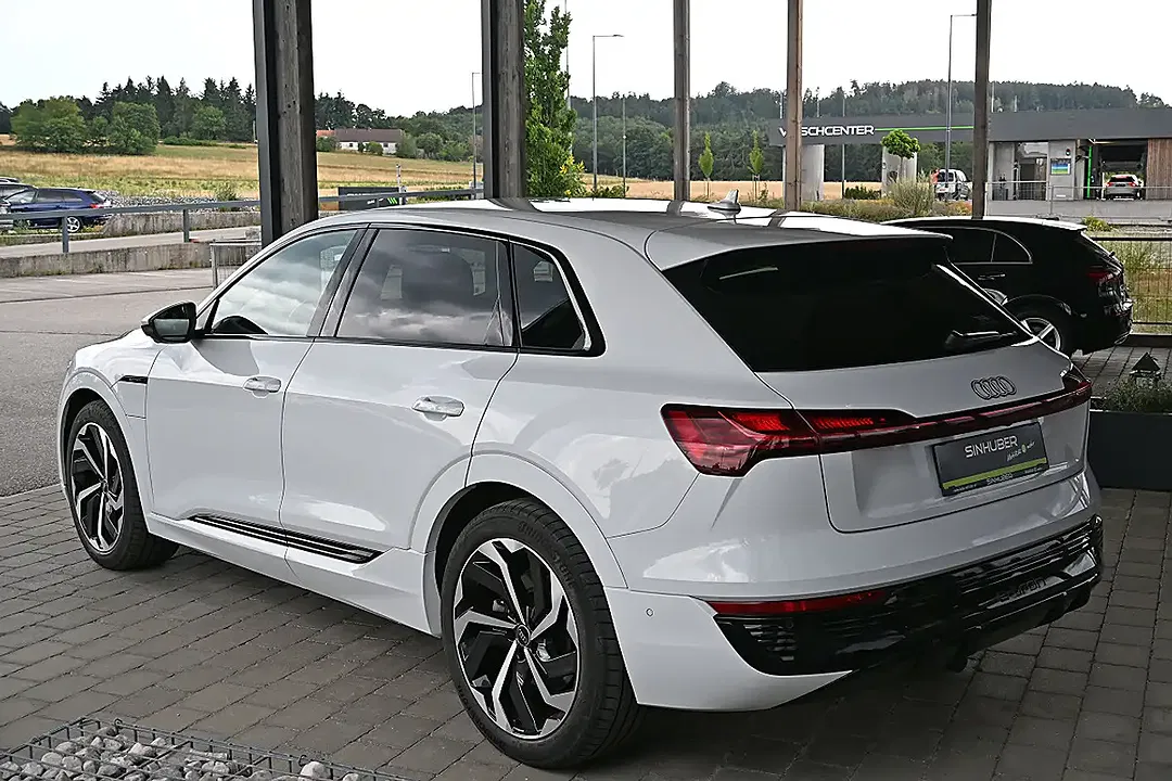 Audi Q8 e-tron 55 quattro S line - Thumbnail 3