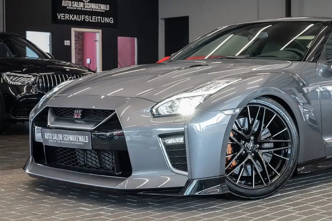 Nissan GT-R - Thumbnail 3