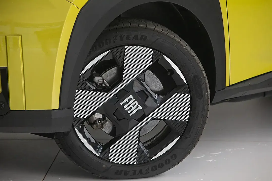 Fiat Grande Panda EV La Prima - Thumbnail 4