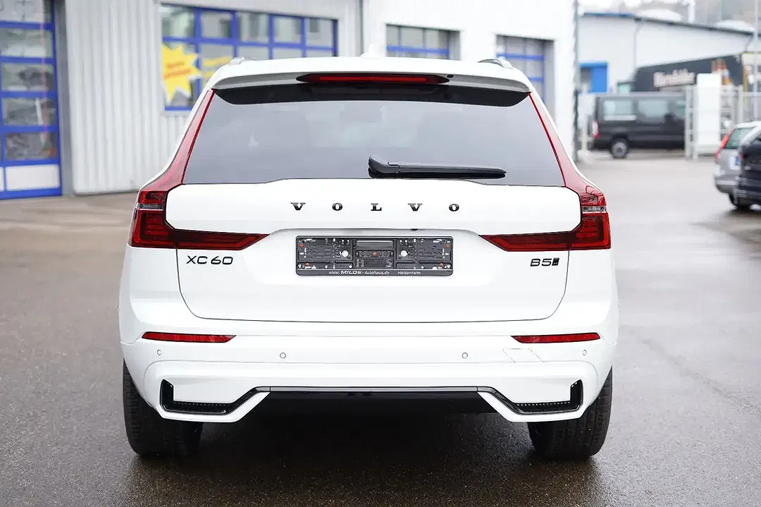 Volvo XC60 B5 AWD Edition - Thumbnail 3