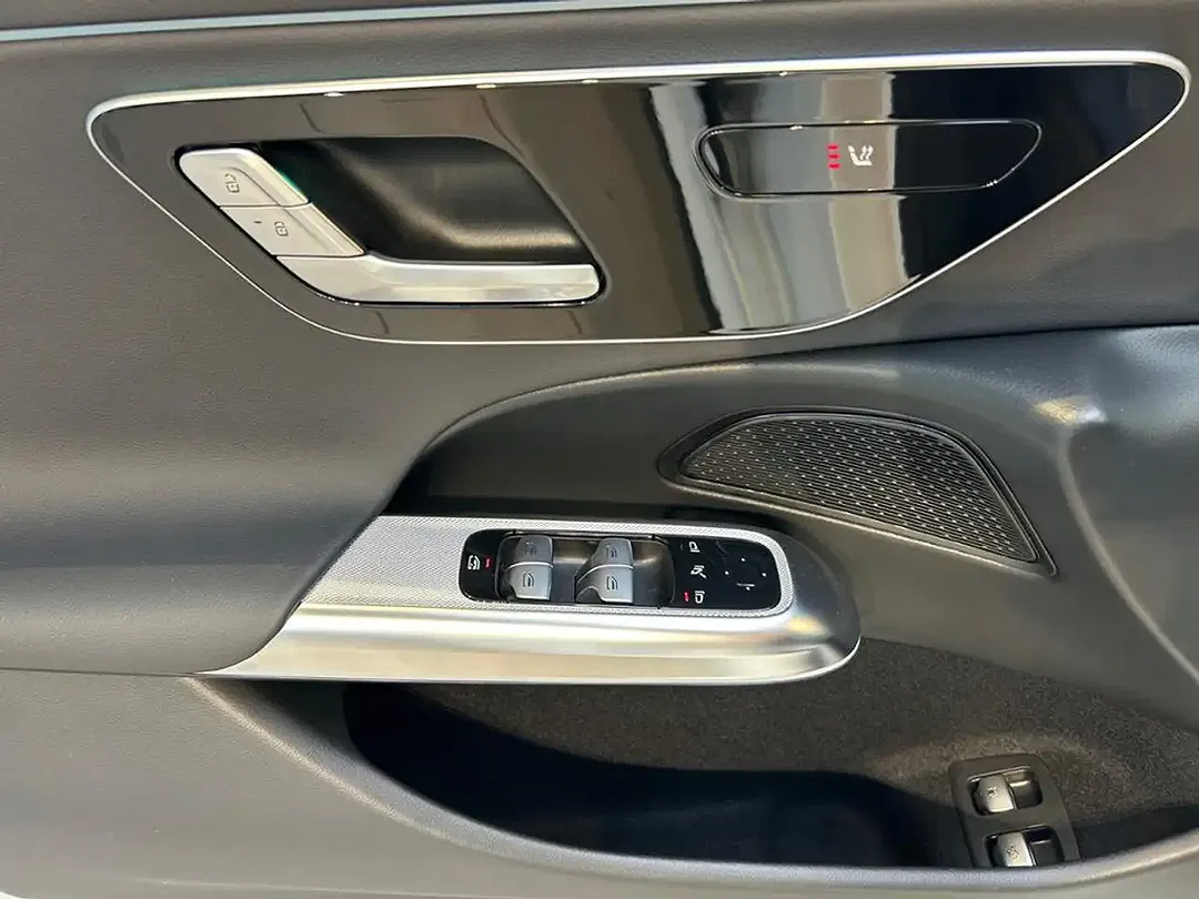 Mercedes-Benz E 300 MBUX Avantgarde - Thumbnail 19
