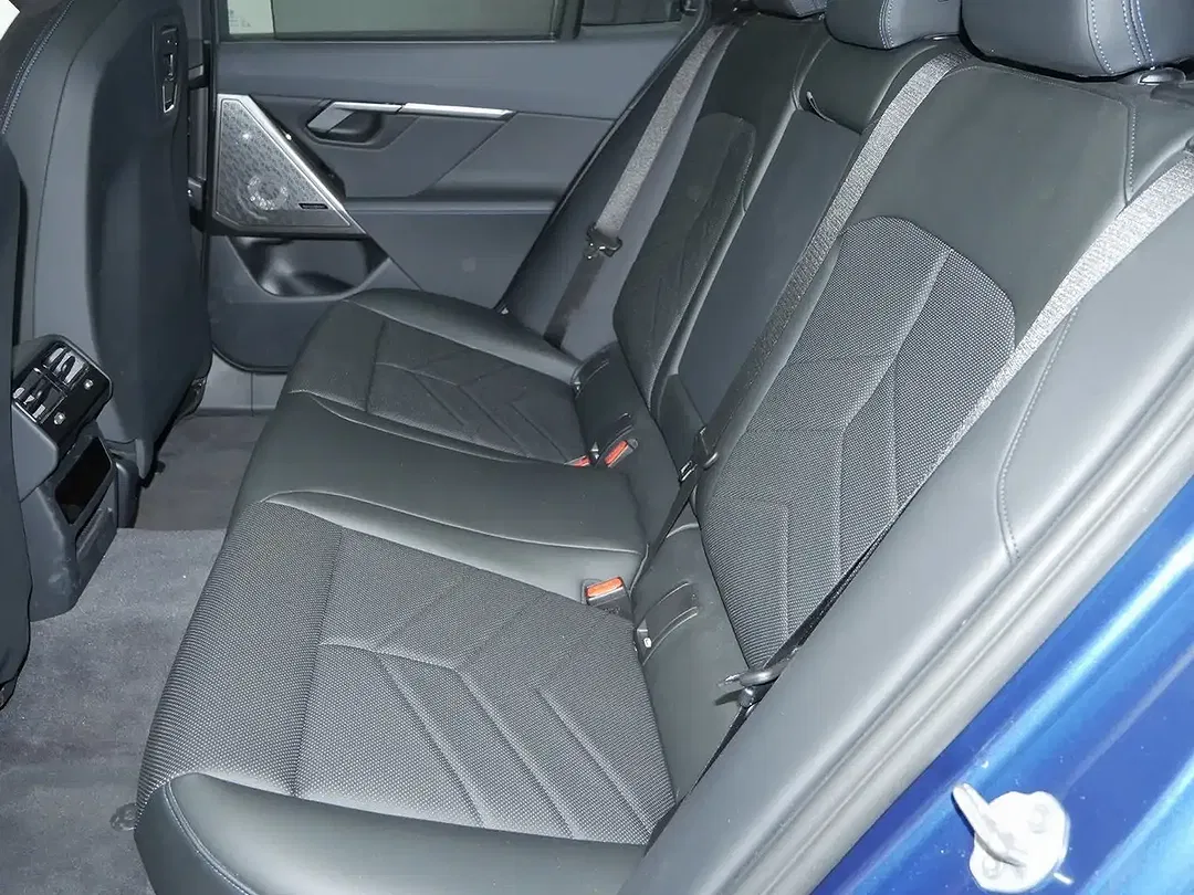 BMW 550 xDrive Touring M Sport - Thumbnail 10