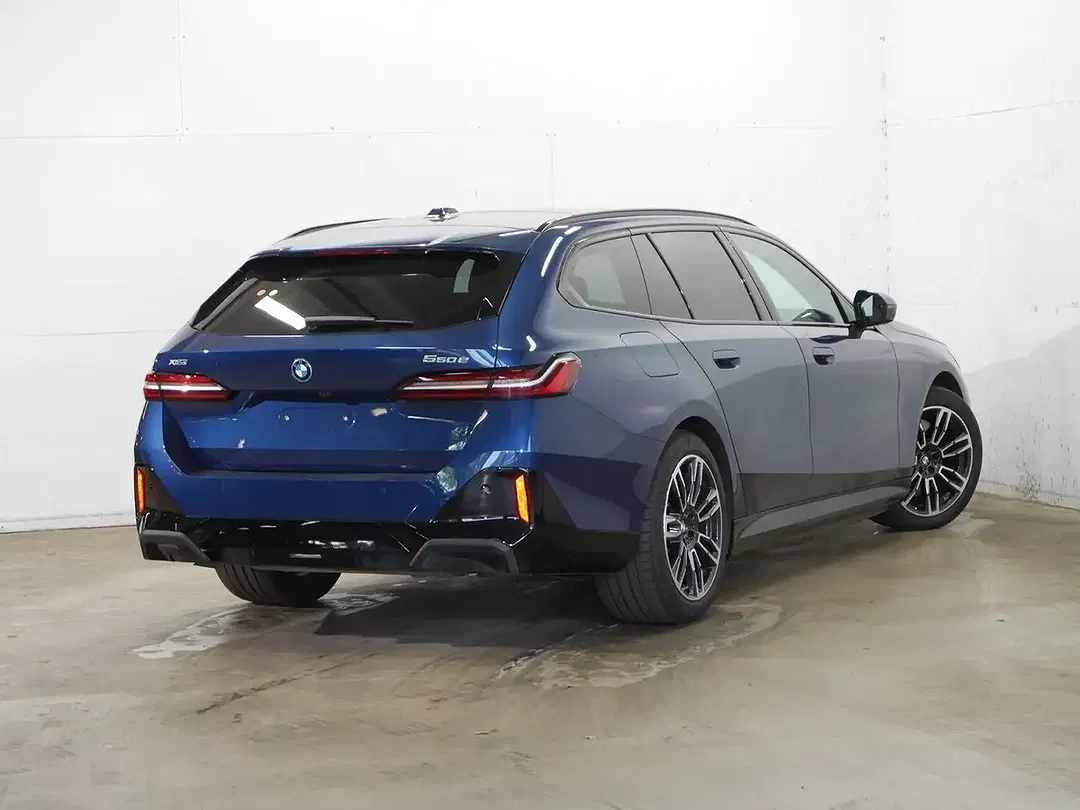 BMW 550 xDrive Touring M Sport - Thumbnail 2